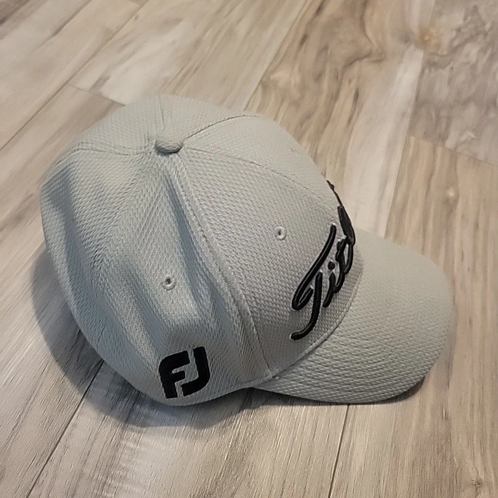 Titleist Pro V1 FootJoy FJ Gray Adult Size L/XL Gray Golf Hat Embroidered‎ Logo
